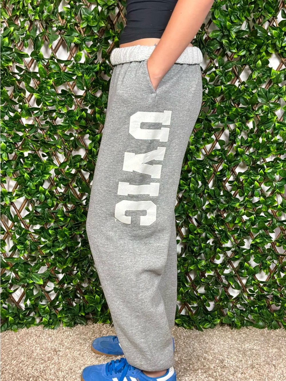 UVIC Russell Athletic Grey Sweatpants Medium